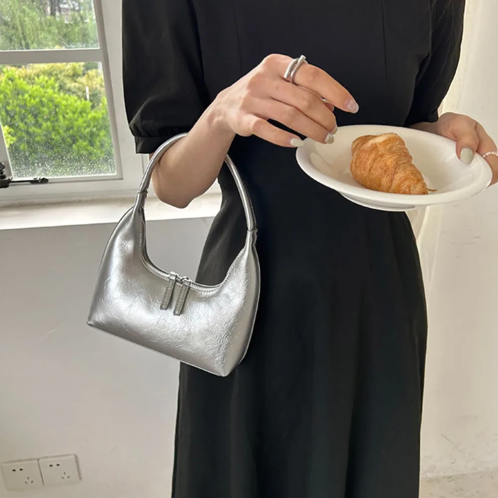 

Silver Crescent Underarm Bag for Women: A High-End, Niche, Original & Versatile French-Style Shoulder/Handheld Bag for Summer
