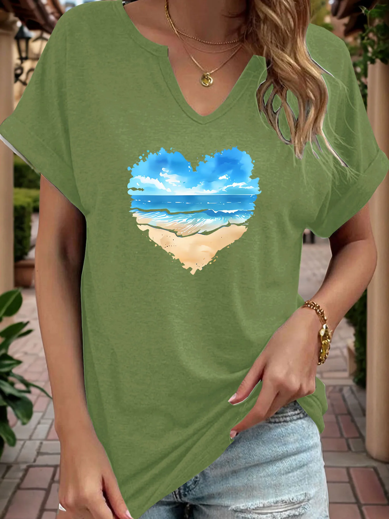 Love Heart Outline Beach Print T-Shirt, Casual and Fashionable Notched V-Neck Rolled Sleeve Short-Sleeved Women's Top