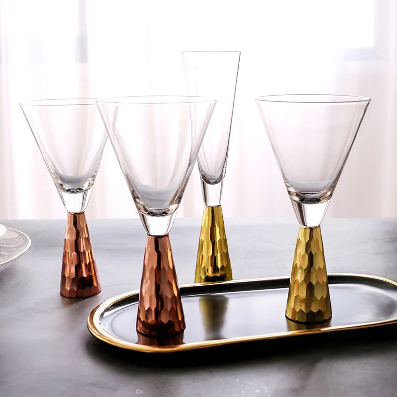 Creative electroplated gold red wine glasses cocktail glasses with gold base wine glasses bar club wine sets between model rooms