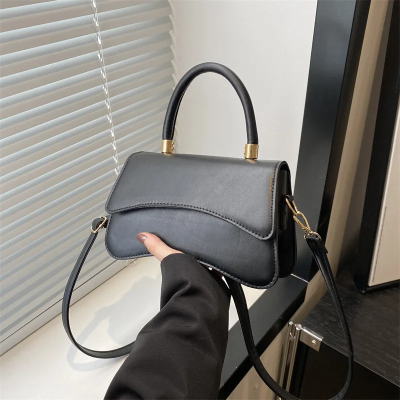 2024 Casual New Fashion Messenger Women's Bag Simple Solid Color Portable Women's Bag Korean Version Simple Shoulder Women's Bag