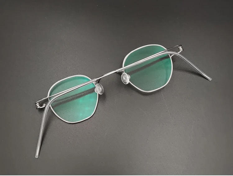 Handgefertigter Schraubenloser Ultraleichter Metall-Polygonaler Brillenrahmen für Herren Retro-Brillen Damen-Brillengestell – Detail 9