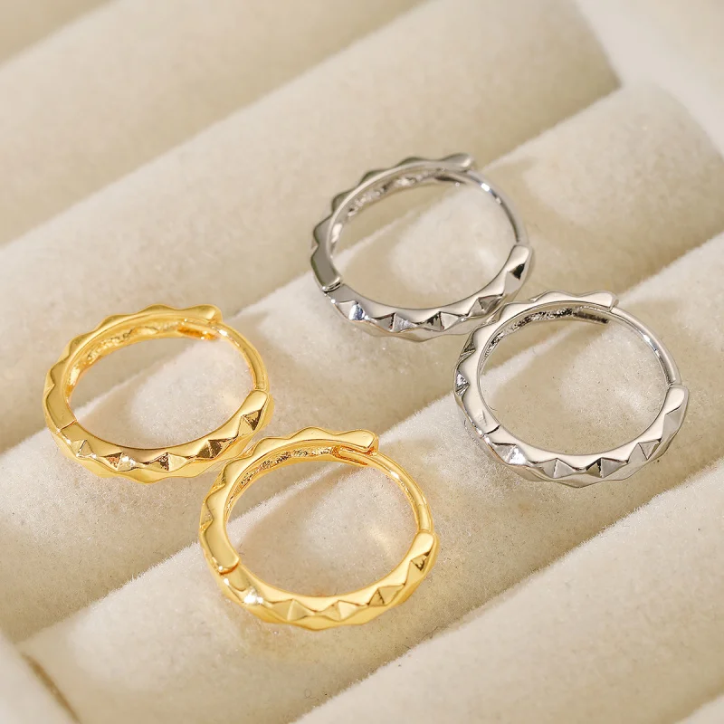 

European and American Style Copper Plated 18K Gold Vintage Hoop Earrings for Women, Niche Versatile Commuting Rhombus Plain Hoop