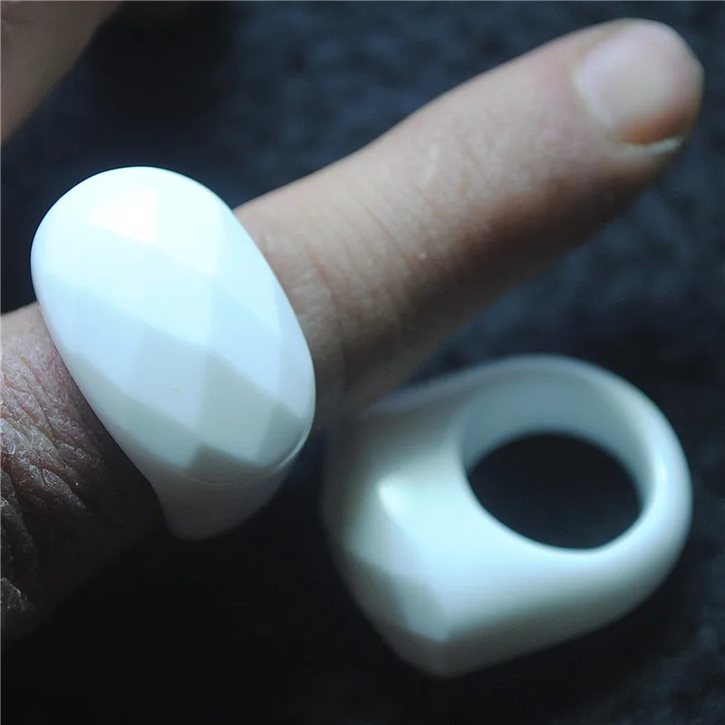 1PC Natural Mean Rings White Jade For Finger Wearring Size 13MM 22MM Hole Diameter 3 Colors Choice Free Shippings