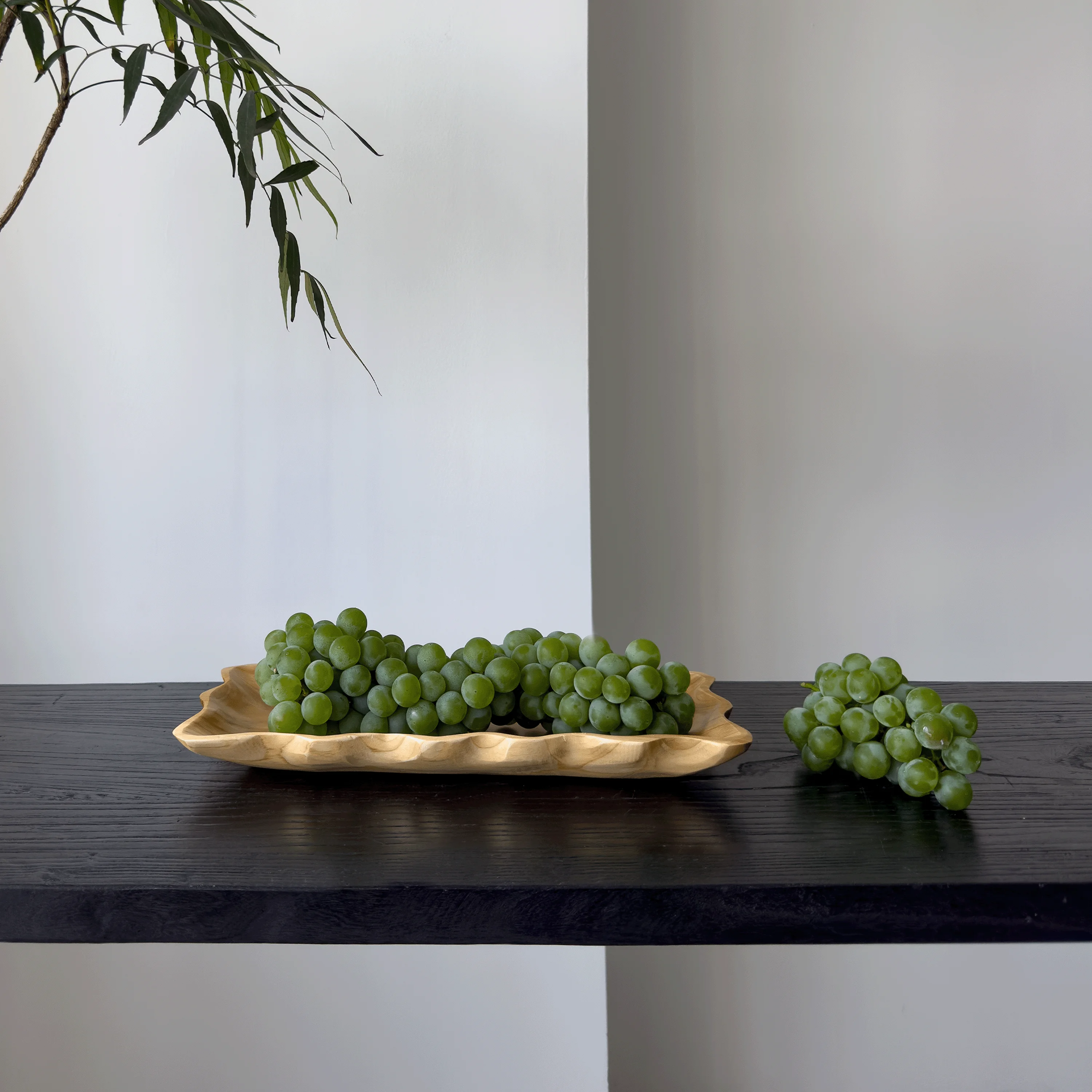 Natural fir rectangular fruit tray high-end exquisite high-value living room coffee table lace fruit tray root carving tray