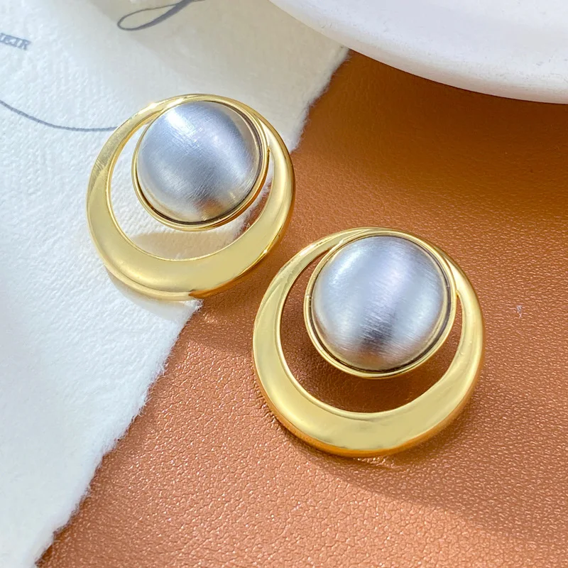 Fashion exaggerated gold and silver contrasting color brushed round earrings, unique earrings