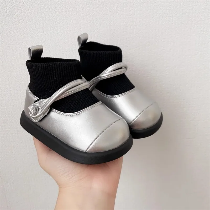 Nuove scarpe da bambino in autunno/inverno 2024 Versione coreana di stivali da principessa per bambina 0-3 anni stivali singoli per bambina