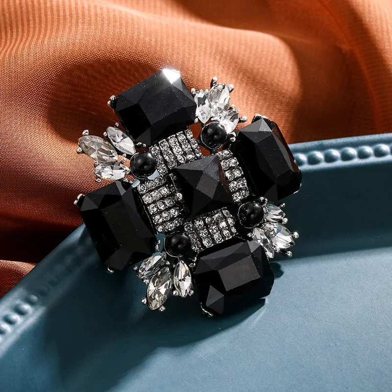 

Rhinestone Baroque Cross Flower Women's Brooch Coat Badge, High-end Luxury Beautiful Vintage Elegant, Designer Designs