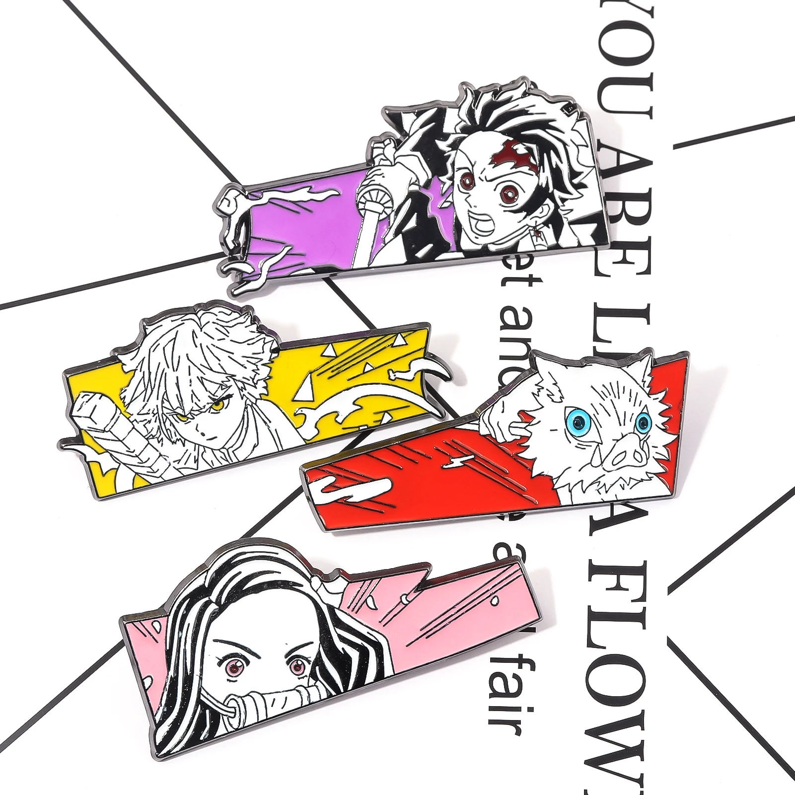 أنيمي شيطان القاتل المينا دبابيس بروش Tanjirou Nezuko Zenitsu Inosuke شارة معدنية دبابيس الملابس أكياس جاكيتات اكسسوارات
