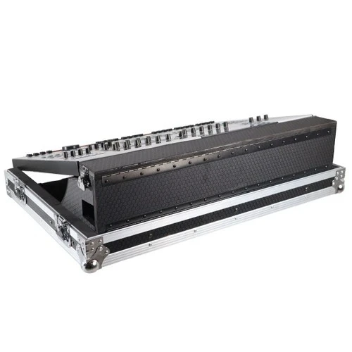 Digital Audio Mixer Behringer Wing Console Flight case with Doghouse