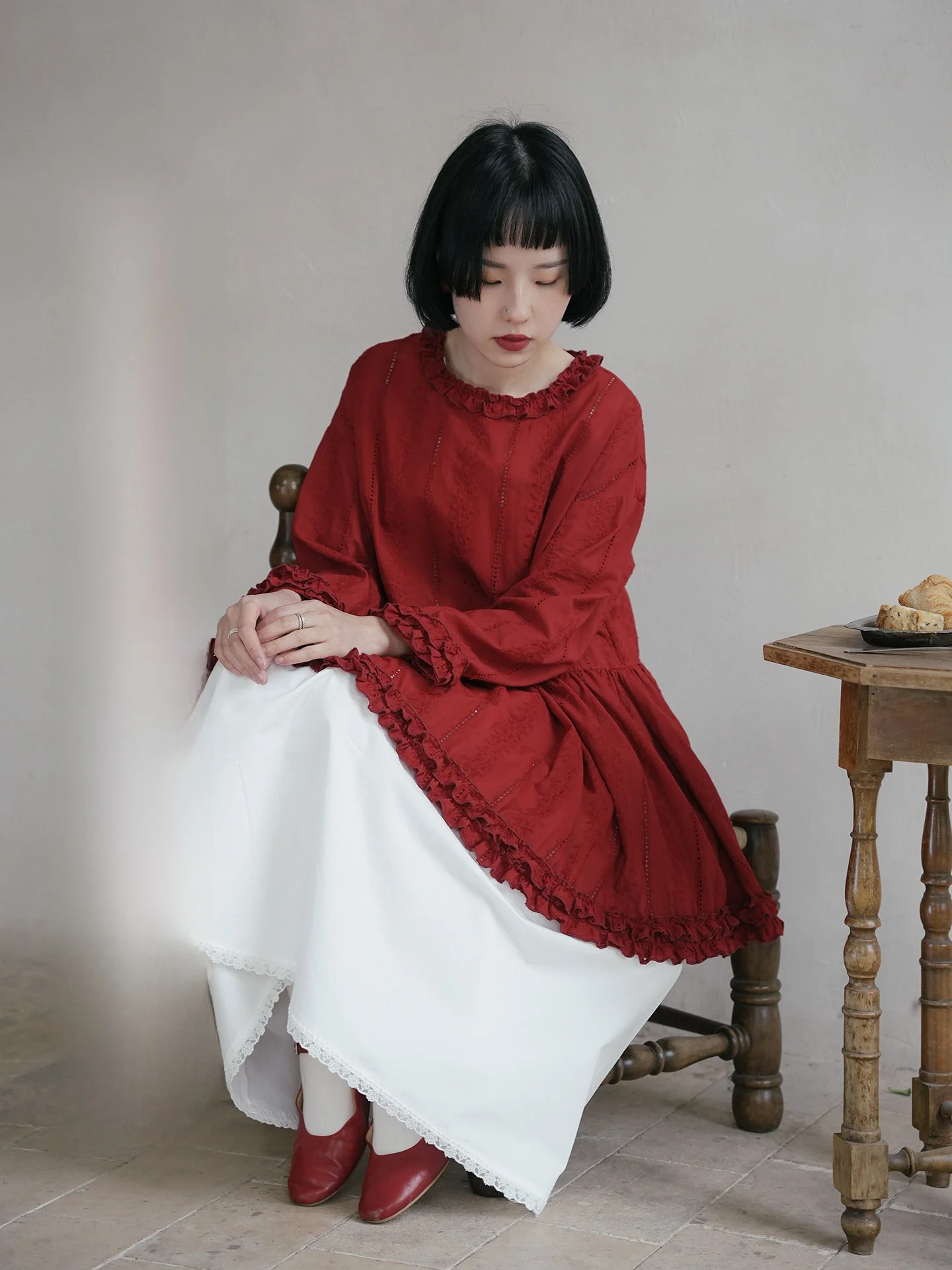 

Classical Sle Floral Embroidery Cotton Long Sve Loose Fit round Ne Hollow out irt Women's Spring New Red irt