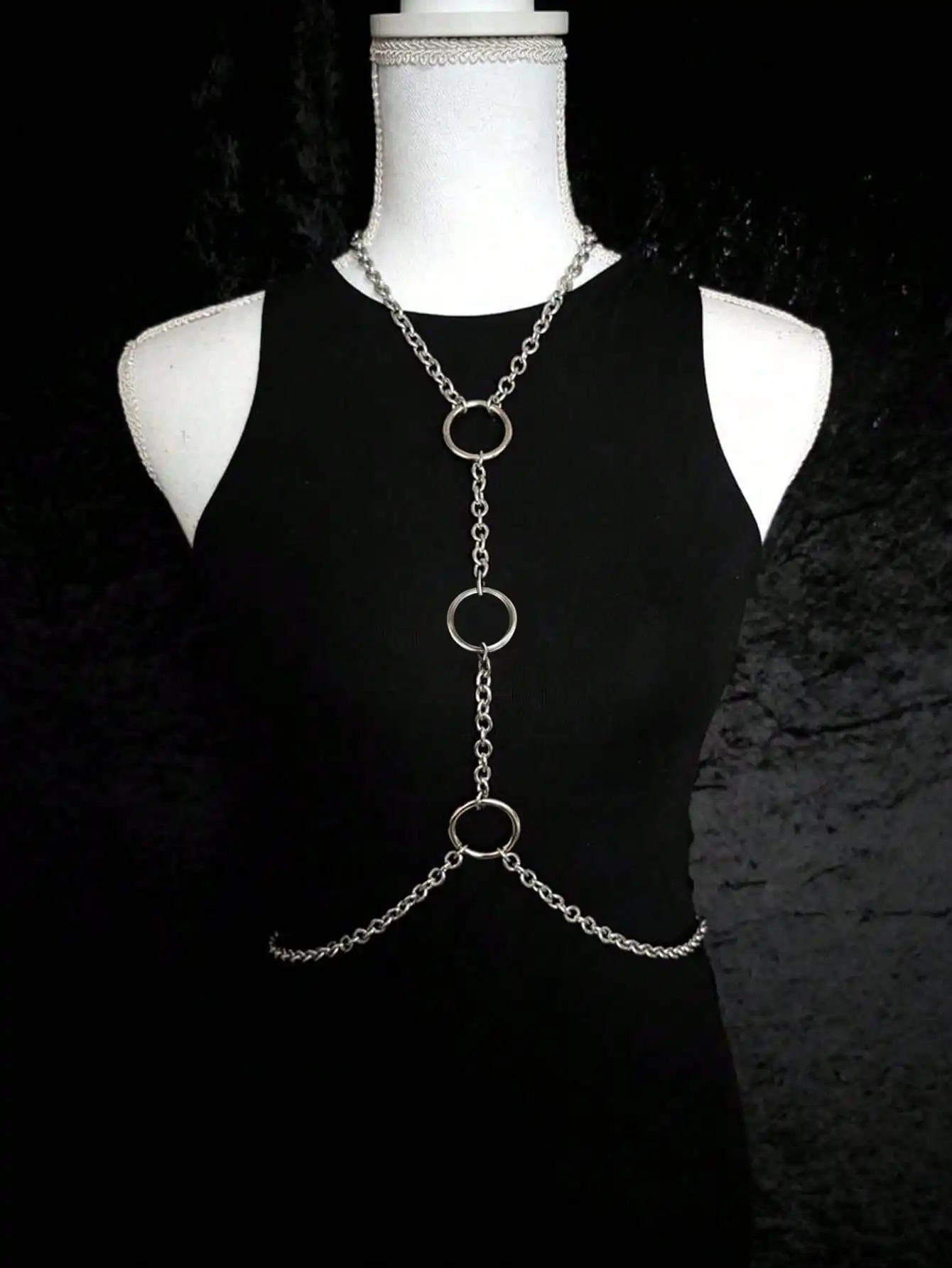 

Женская готическая серебряная цепочка для тела с тремя кольцами, в стиле Ренессанс, для вечеринки на Хэллоуин