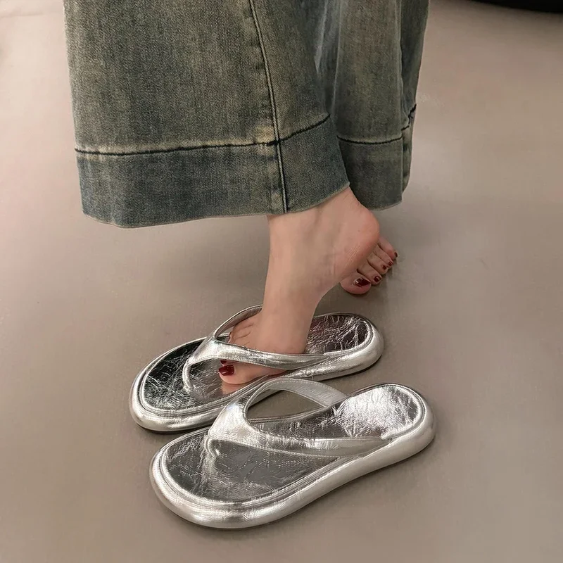 Designer Summer Woman Slippers Fashion Clip Toe Flats Heel Silvery Ladies Outdoor Beach Sandalias Flip Flop