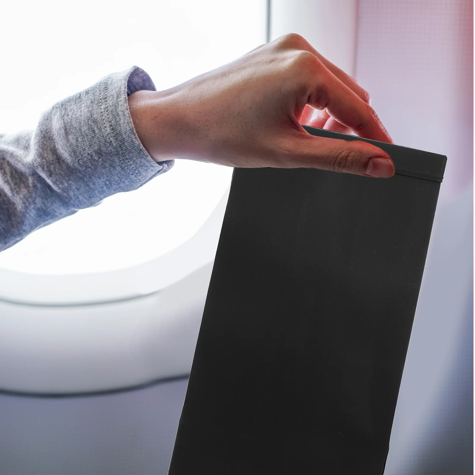 

12pcs Aviation Vomit Bag Travel Paper Disposable Motion Sickness Bags Leakproof Kraft Car Train Plane Home Daily Use
