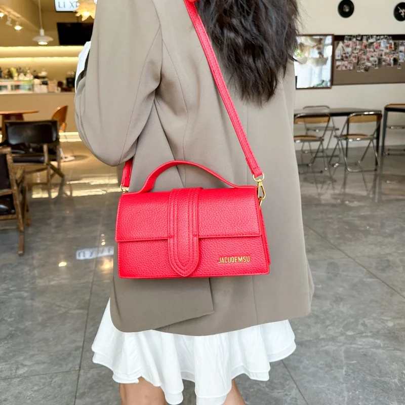 

Высококачественная нишевая сумка через плечо из искусственной кожи с мягким на ощупь идеально подходит для свиданий и выходных