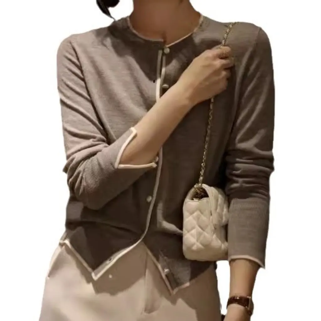 

Women's Autumn Winter Yangtze Yarn 16-stitch Imitation Wool Knitwear Top Button Cardigan Simple Commuter Style