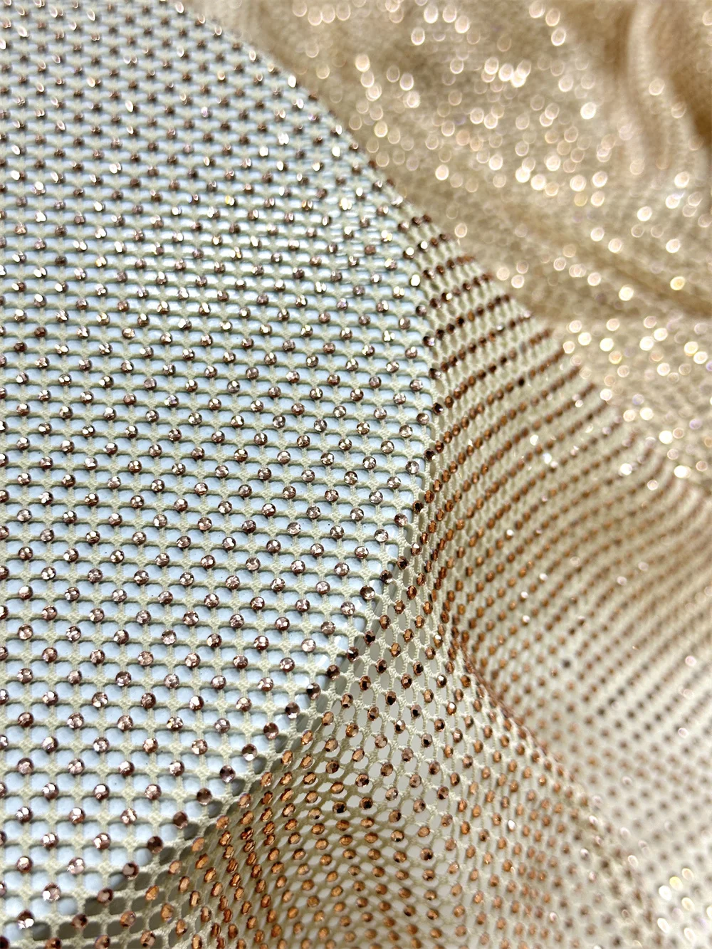 

Золотое роскошное кружево с камнями, африканское, 2026, высококачественное, 5 ярдов, ручная работа, ткань с камнями, нигерийское, для свадебных и праздничных платьев, для шитья