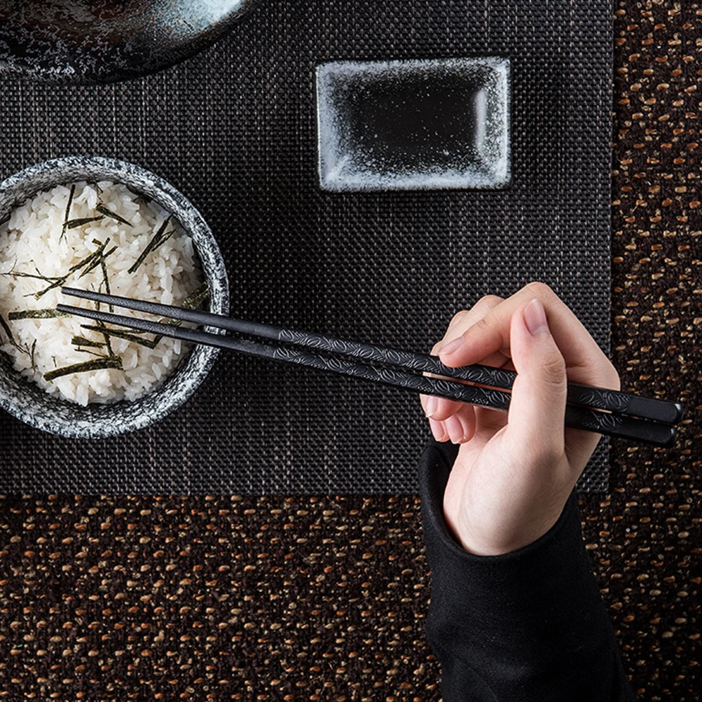 

2 Pairs Anti Slip Pointed Chopsticks Alloy Eco Friendly Dishwasher Safe Carved Pattern Family Gatherings Japanese