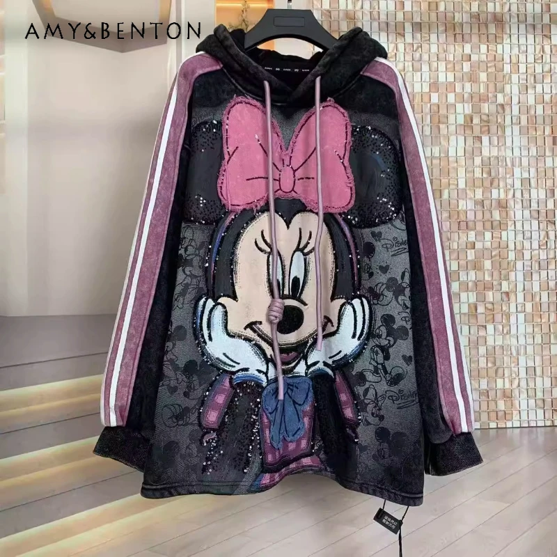 เสื้อฮู้ดขนแกะแบบใหม่สำหรับฤดูหนาวปี 2025 ปักลายหนา ลดอายุ แฟชั่นการ์ตูน เสื้อฮู้ดหลวมๆ สำหรับผู้หญิง เสื้อแจ็คเก็ตผูกเชือก