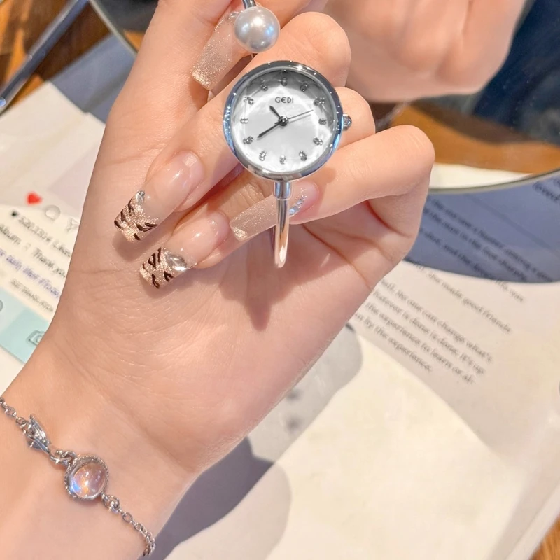 

Classic trend women's watch elegant light luxury niche simple waterproof 2025 new quartz watch birthday gift