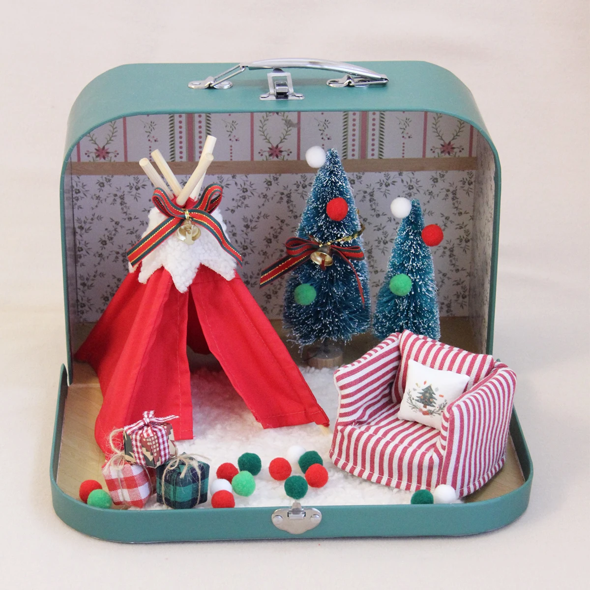 Miniature House Decoration Ornaments, Green Christmas Gift Box Set (4 Styles to Choose from), Can Be Paired With/Without Mouse Figurines