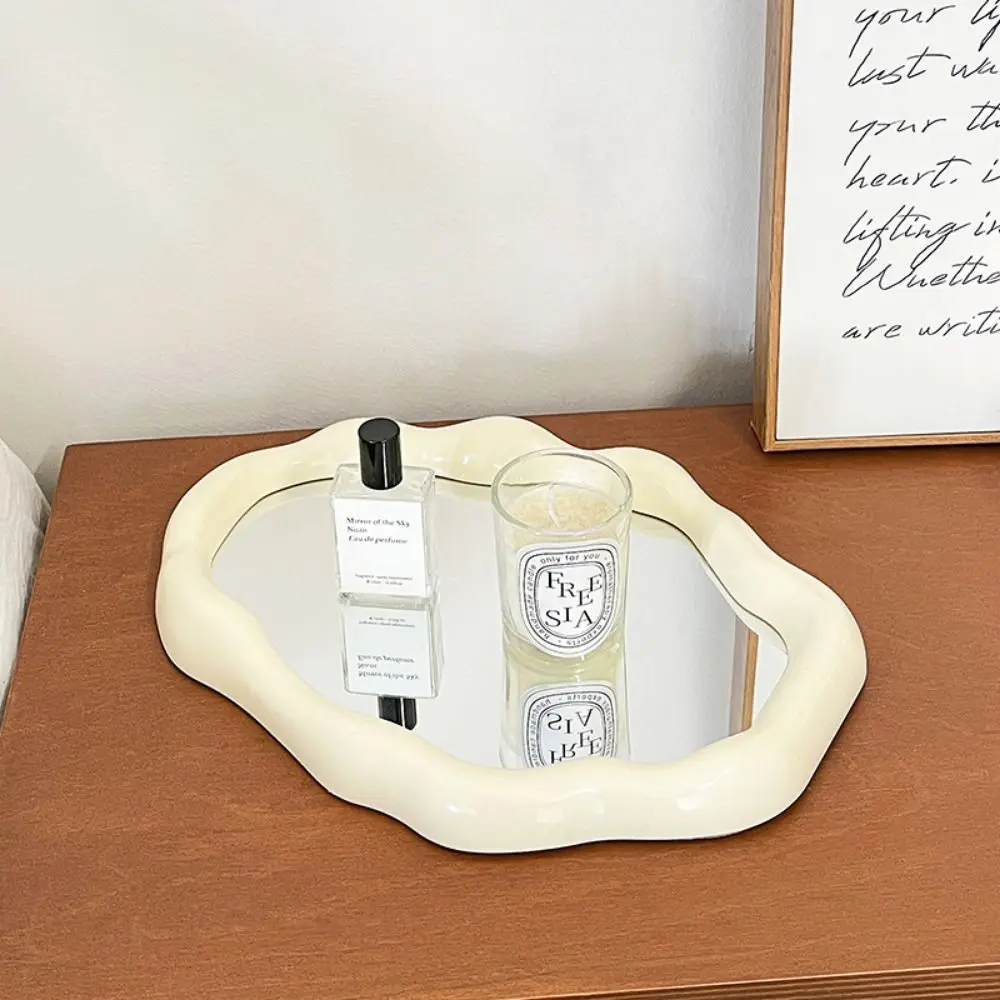 Elegante INS onregelmatige staande spiegel opvouwbare decoratieve desktop make-upspiegel op grote schaal gebruik heldere wolken make-upspiegel badkamer