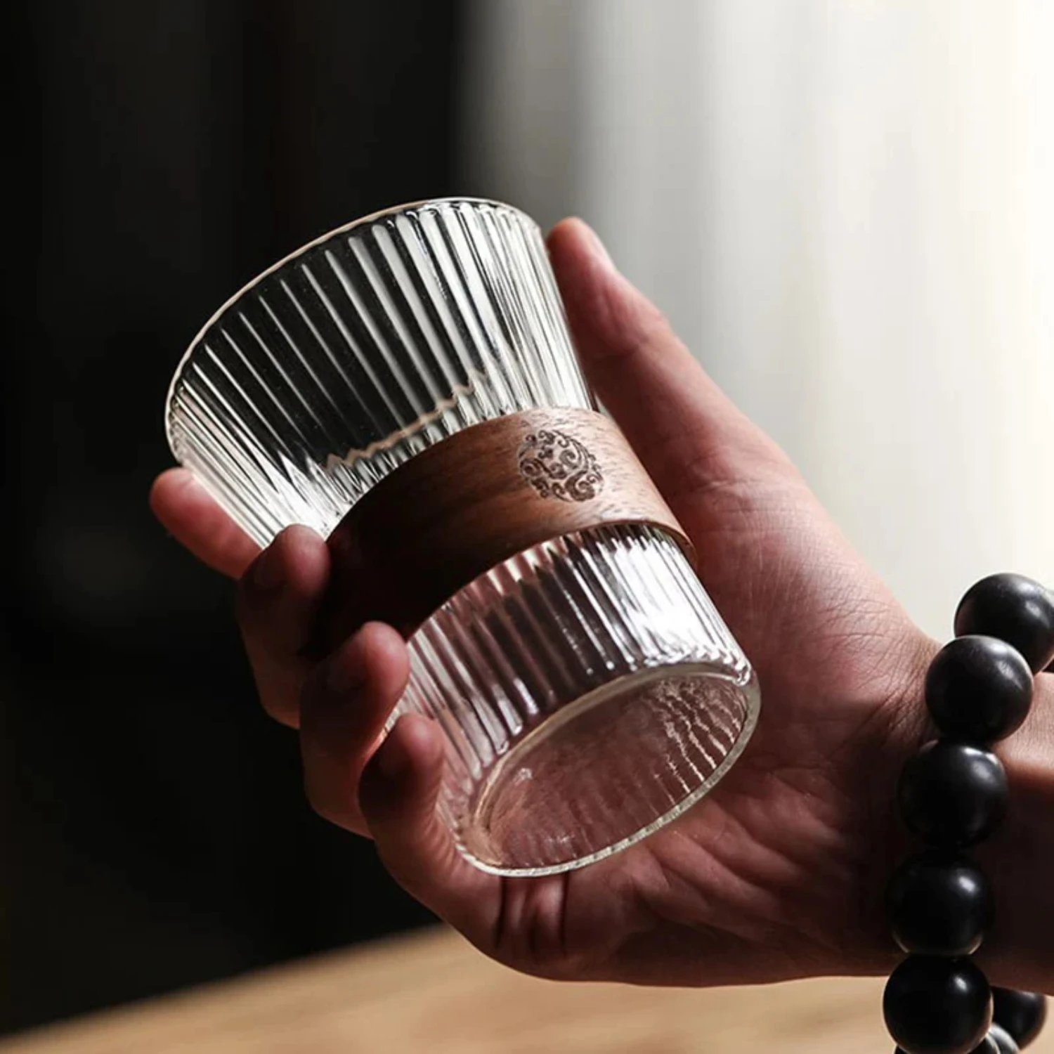 

Glass Coffee Cups Japanese Style Tea Cup With Walnut Cup Sleeve Wine Glasses Simple Striped Mugs Beer Milk Juice Water Mug