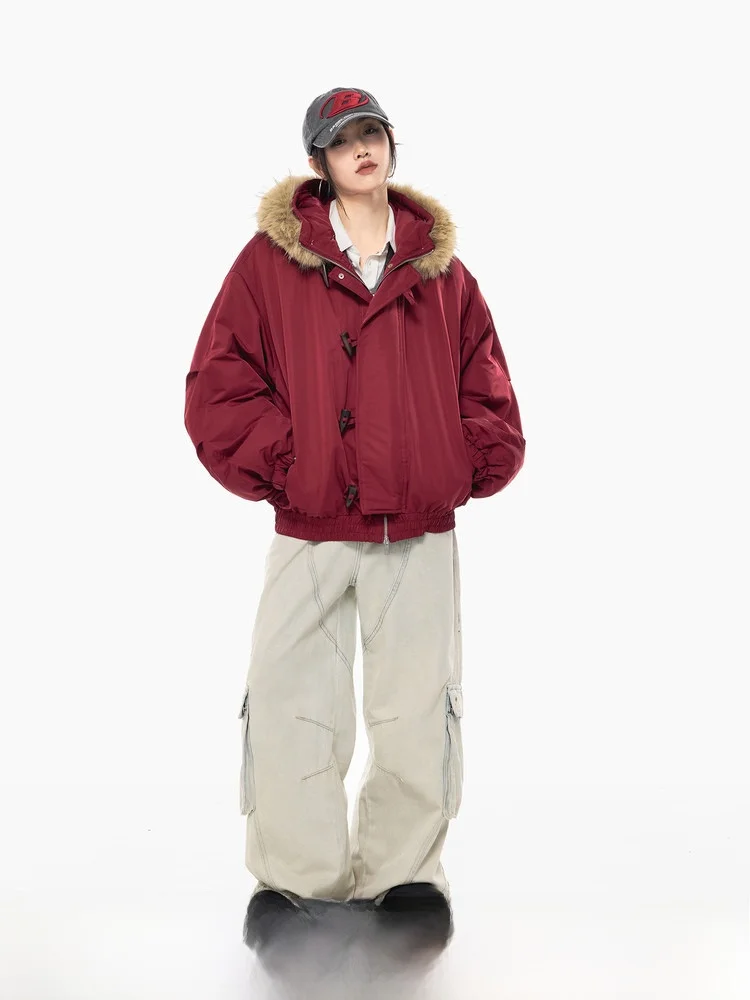 

Женская зимняя куртка Ich Mode American Style из утолщенного красного хлопка с капюшоном и шерстяным воротником, укороченная, на пуговицах