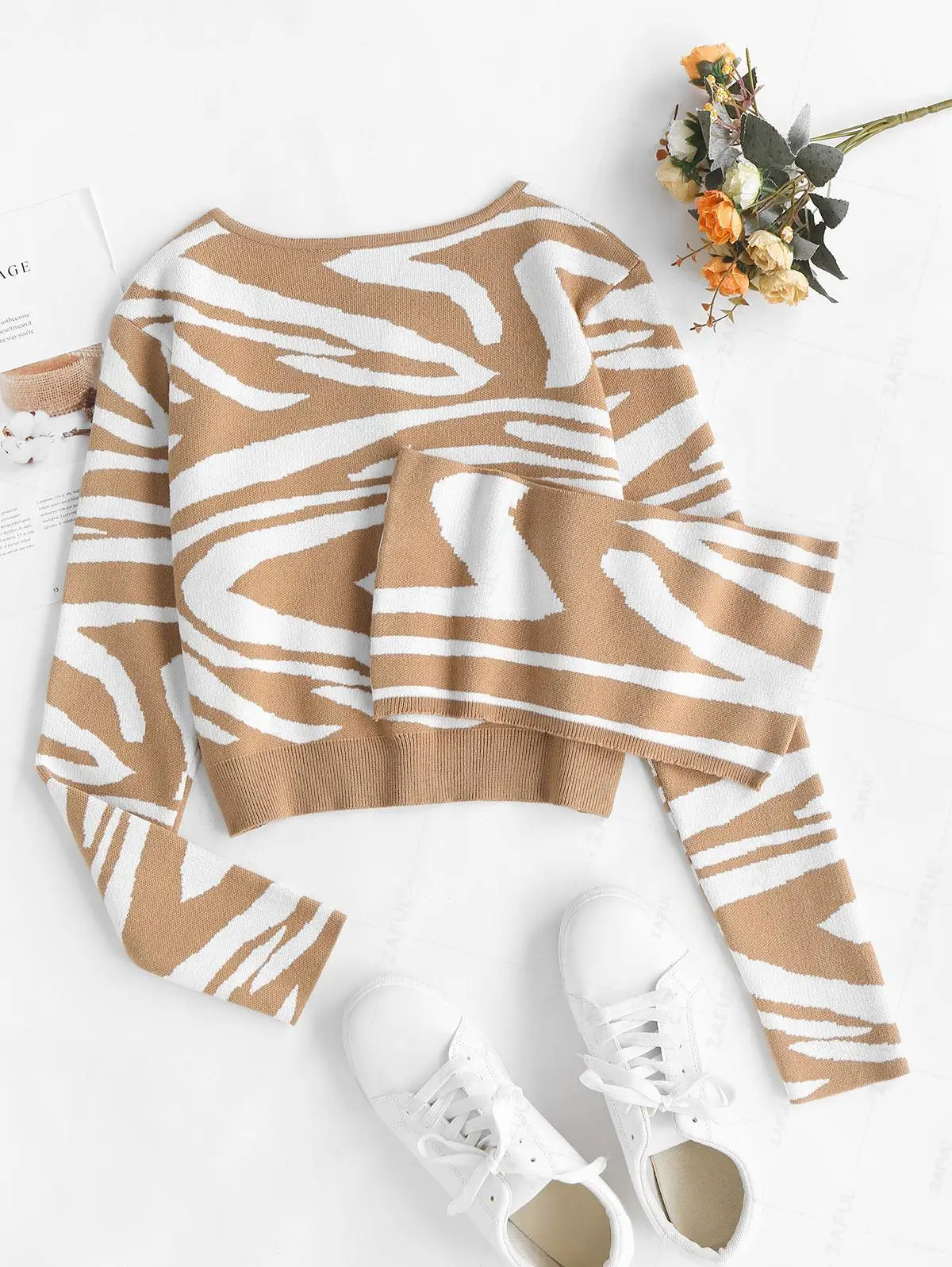 ZAFUL Cropped Zebra Stripes Bandeau Top and Cardigan Set