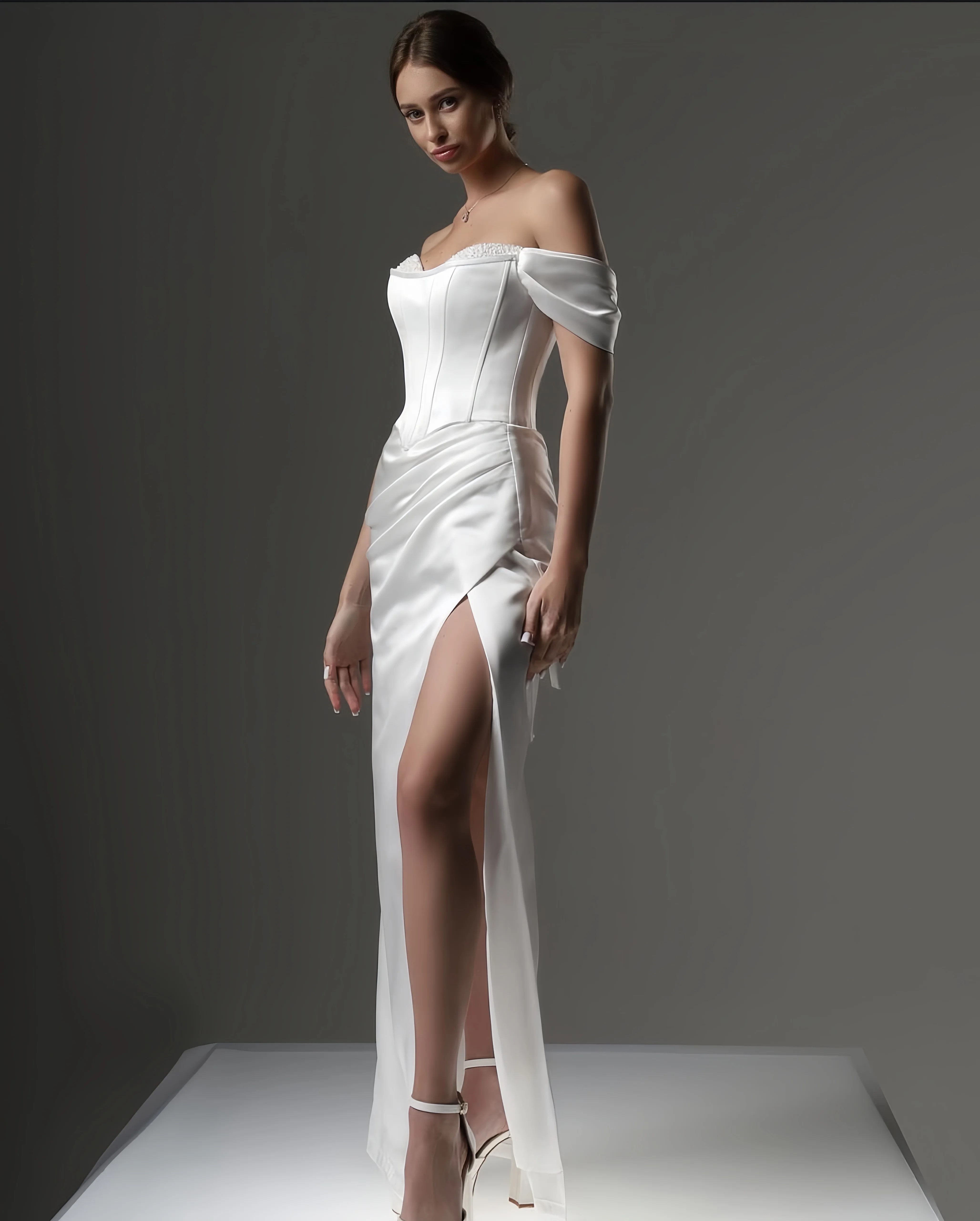 カスタムメイドのボールパーティーイブニングドレス、花嫁のウェディングドレス、サテンビーズハイスリットvestidode Novia