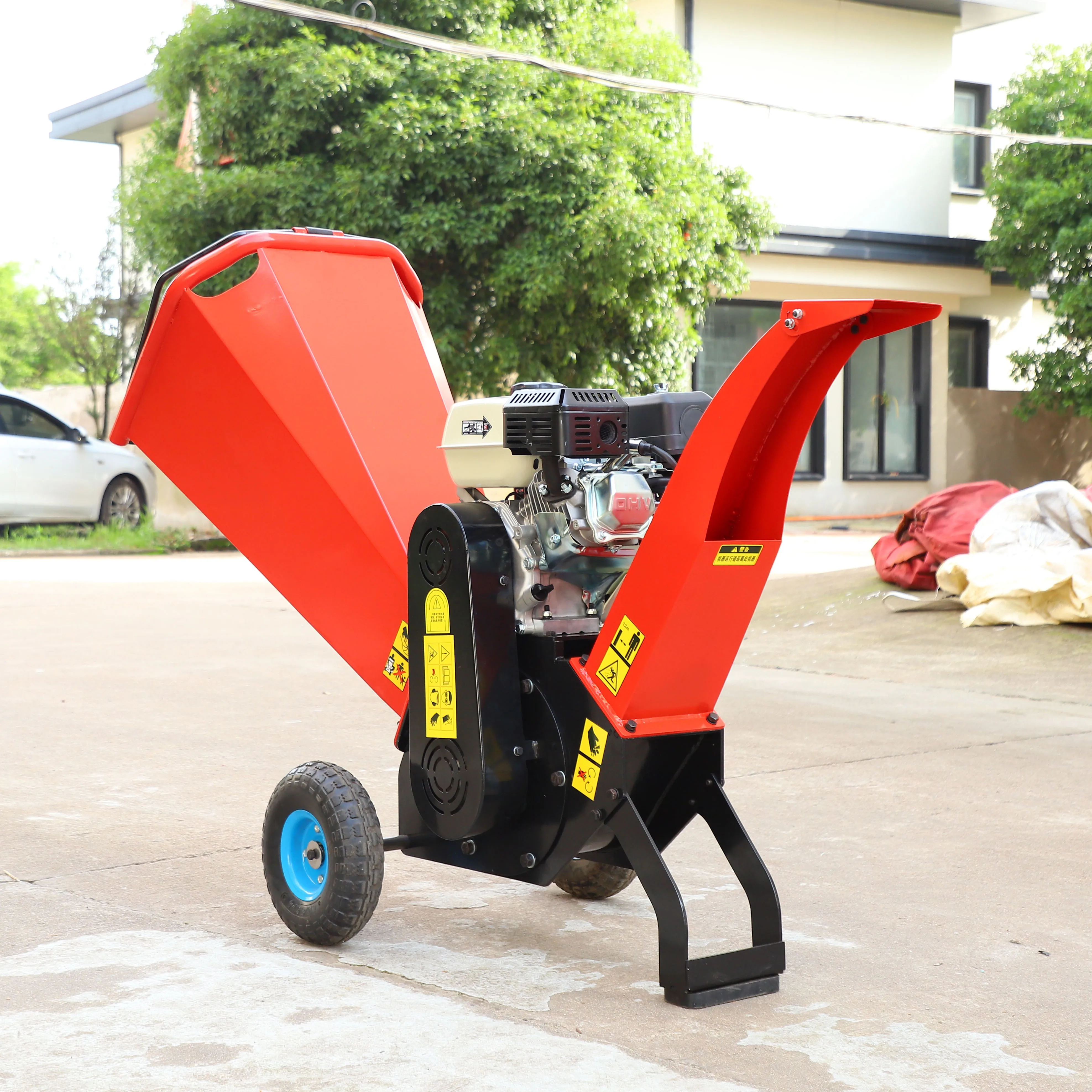 Eco-friendly Wood Crusher Sawdust Machine Mobile Diesel/motor Street Greening Garden Branch Crusher