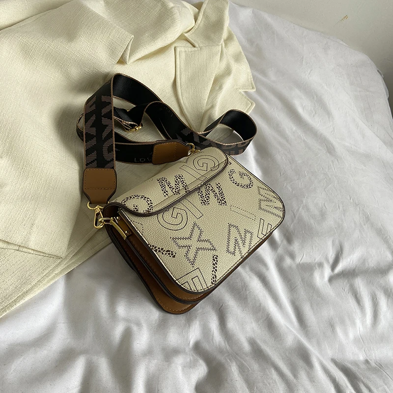 Hot-selling Color Matching Letters One-shoulder Diagonal Women\'s Bag Fashion Everything Temperament Elegant Commuter Bag