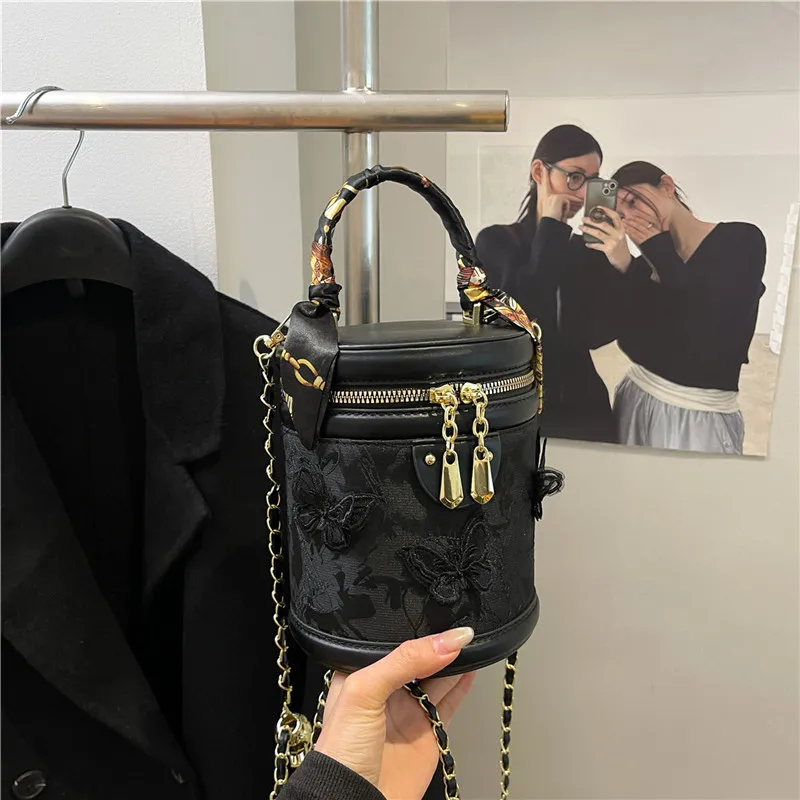 

Trendy Niche Design Female Bag Handbag Light Luxury Portable Practical Elegant Temperament Fashion High-Capacity Carrier