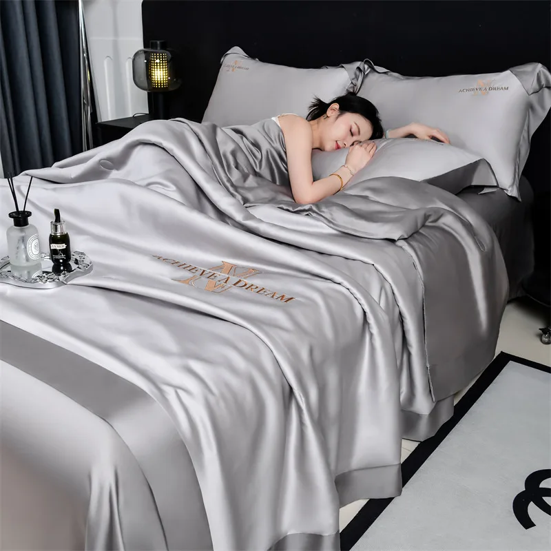 

New Ice Silk Fiber Quilt, Summer Bare Sleeping Color blocked Thin Quilt, Cool Air Conditioning Summer Quilt, Machine Washable