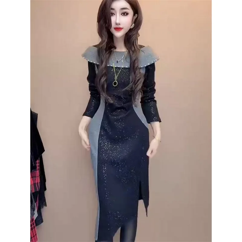 Wiosenno-jesienna modna sukienka damska z kontrastowym kołnierzem, łączona, kontrastowa sukienka do połowy łydki z rozcięciem.