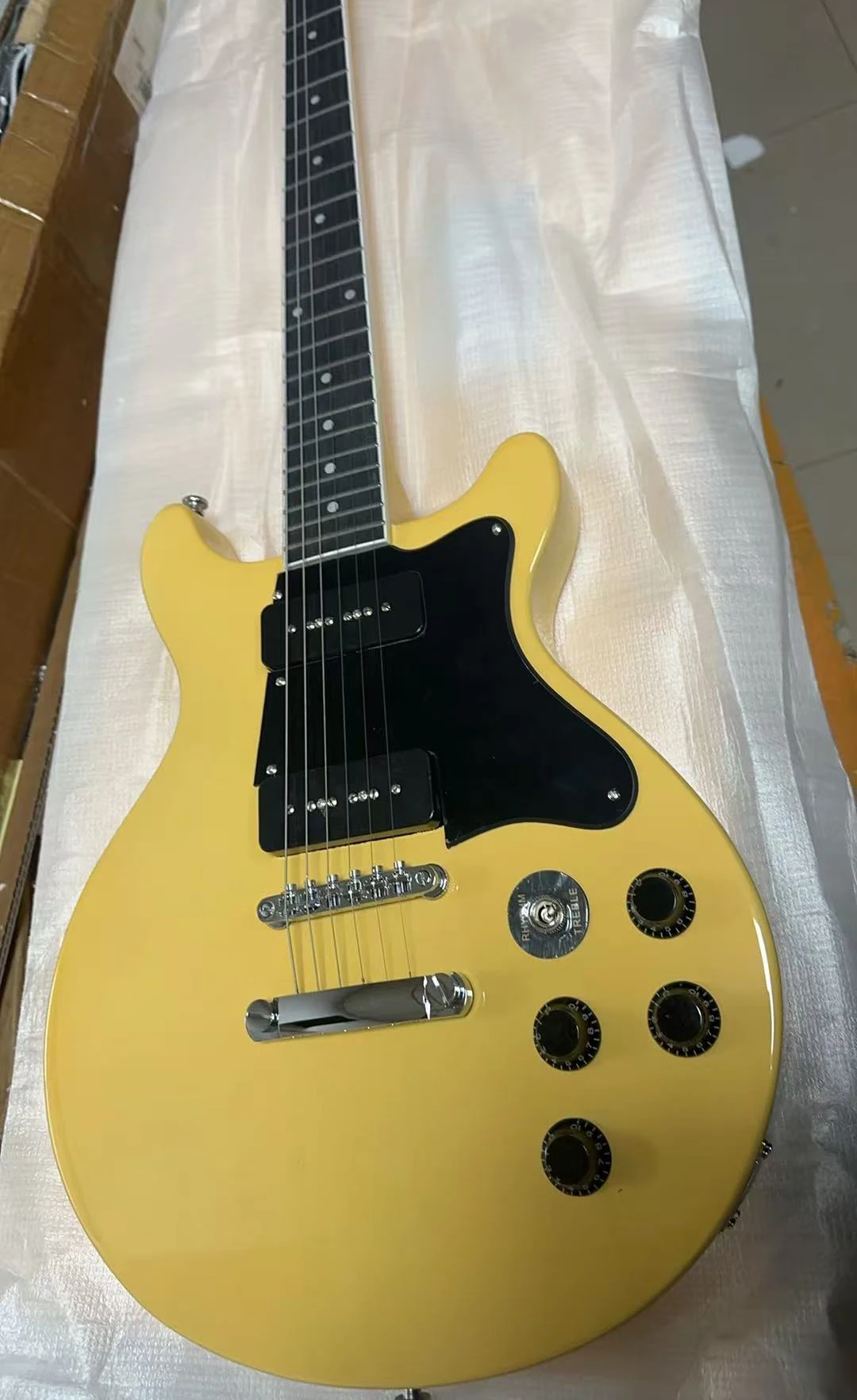 

Горячая новинка 2026 года: высококачественная электрогитара, желтая гитара, хромированная фурнитура