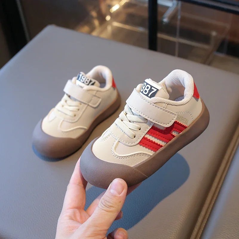 حذاء أطفال للبنات 2025 ربيع خفيف الوزن للأولاد مدرسة غير قابل للانزلاق أحذية رياضية للجري للأطفال أحذية تنس كاجوال ناعمة