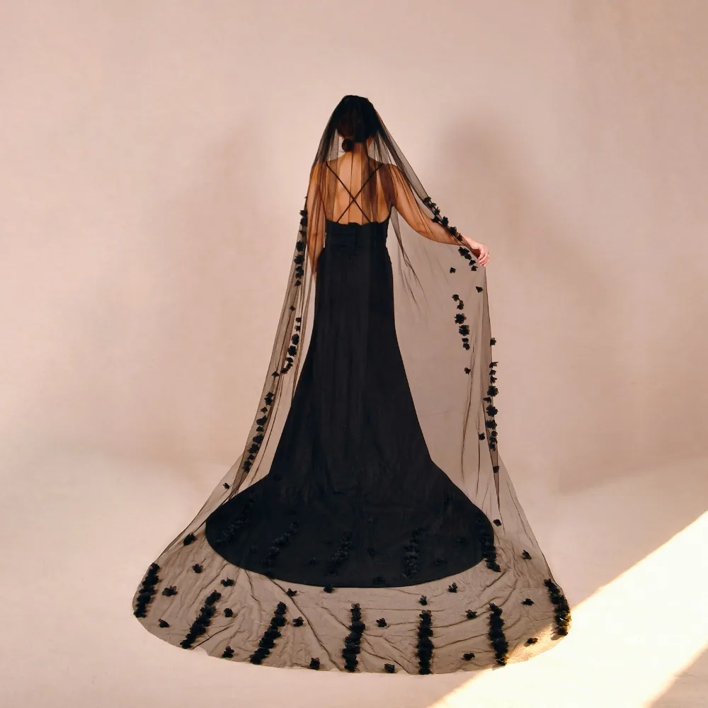 

Edgy Black Floral Bridal Veil Appliqued Design Cathedral Veil with Comb for Themed Wedding Accessories Women's Wedding Dress