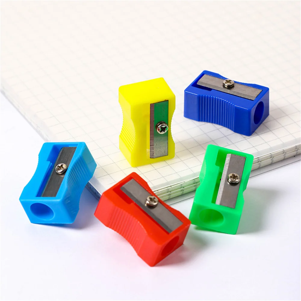 Mini Single-Hole Plastic Pencil Sharpener, portátil, cor aleatória, Manual Pencil Sharpener, Artigos de papelaria Student, Material Escolar