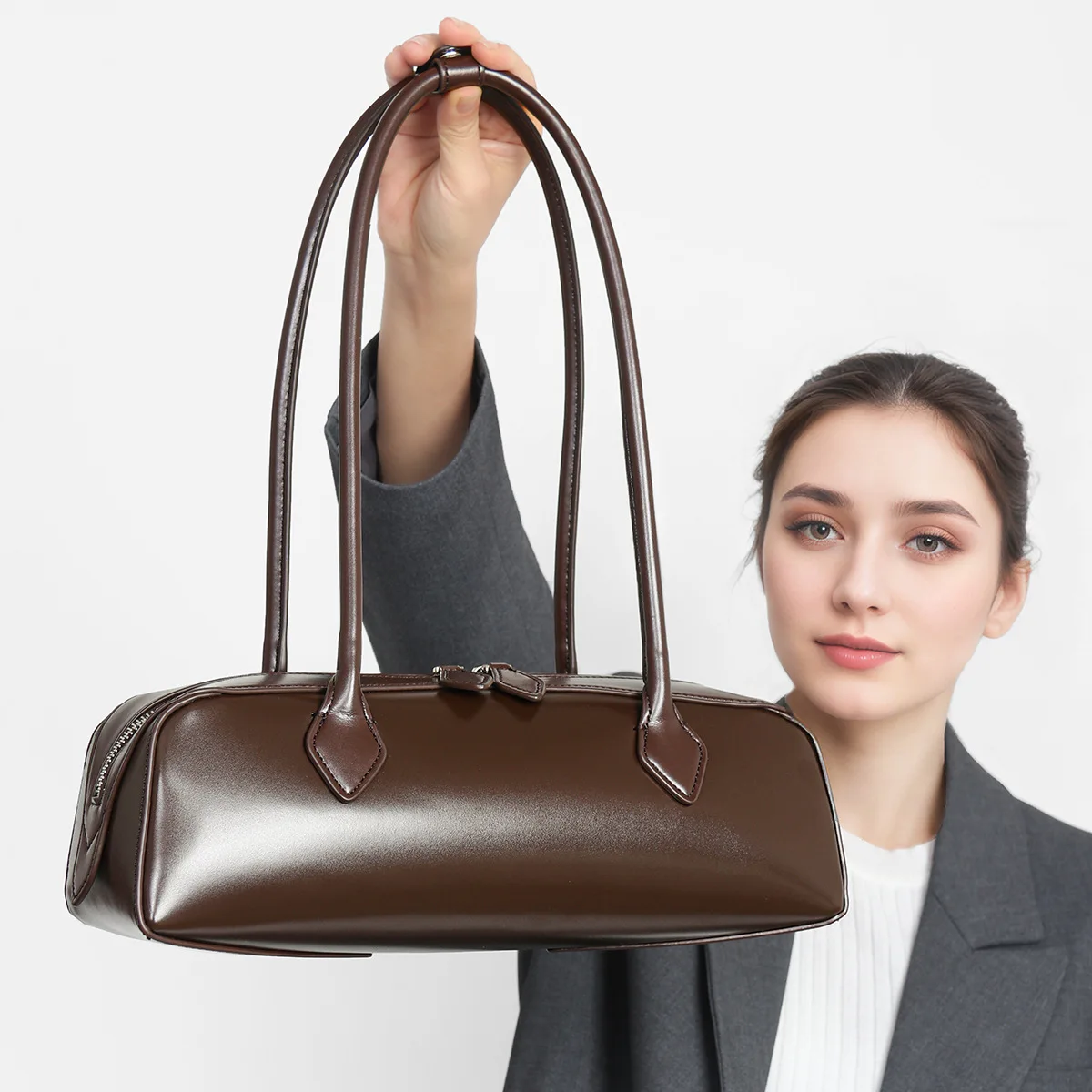 حقيبة يد نسائية كورية جديدة لعام 2025 بتصميم متخصص بكتف واحد وسعة كبيرة من جلد البقر بشريط طويل حقيبة الرغيف الفرنسي الأحمر للنساء