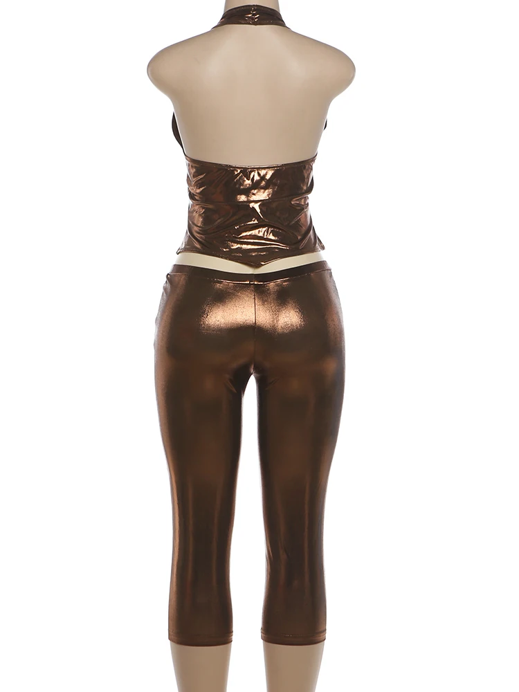 Weird Puss Sexy Glänzendes 2-teiliges Set für Damen, Neckholder, V-Ausschnitt, rückenfrei, ärmellos, unregelmäßiges Oberteil + Skinny Peach Hip Low-Waist Shorts Anzug – Detail 5