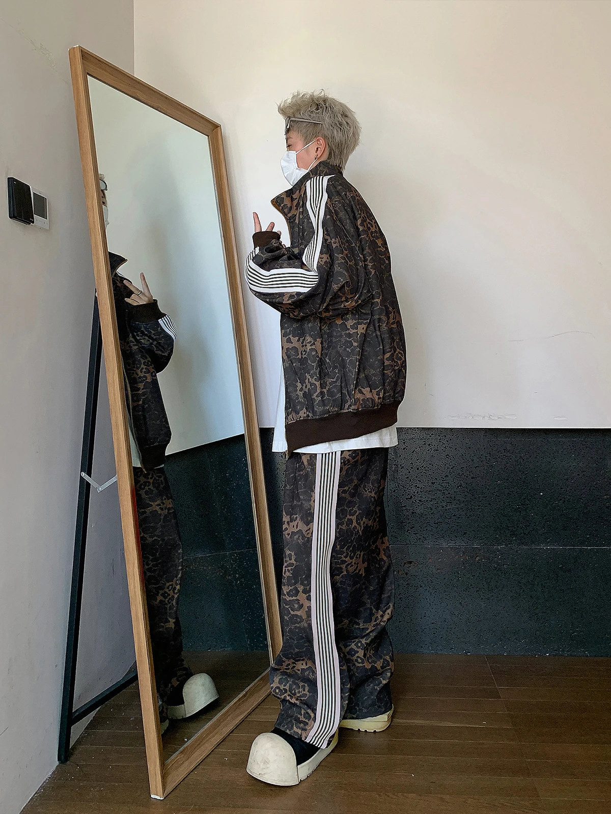 

American Retro Leopard Print Striped Jaet Men's Spring Autumn Loose Zipper Collar Sports Suit Long Sve Long Pants Youth