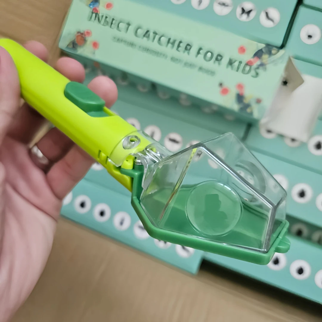 Cute and fun portable handheld insect catcher insect hotel garden and vegetable pest control trap moth trap and fly trap