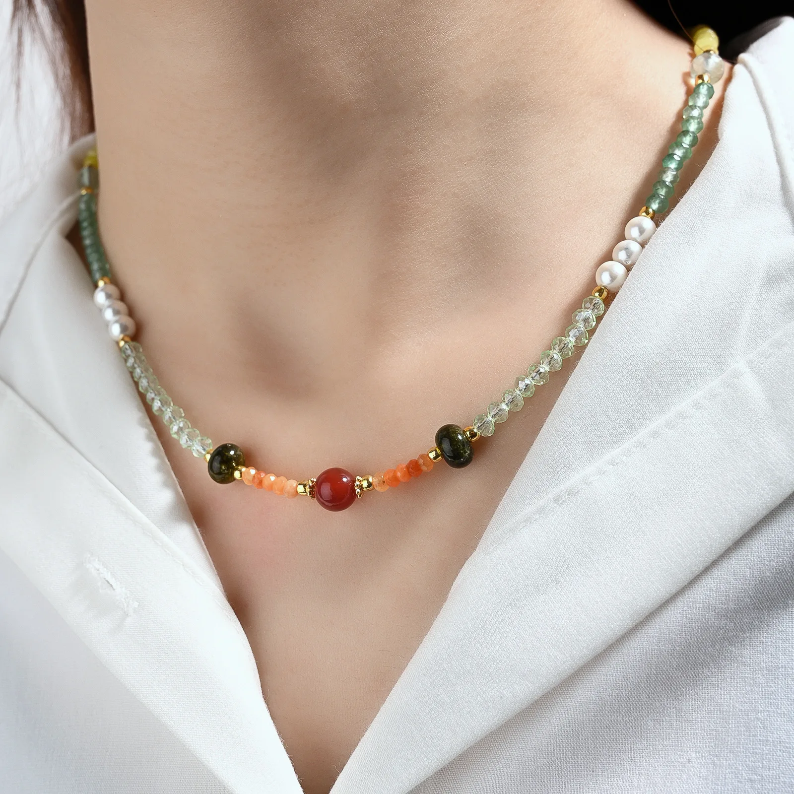 

Millet bead collarbone chain, colored beaded natural stone pearl retro necklace, fashionable and niche design sense stacked