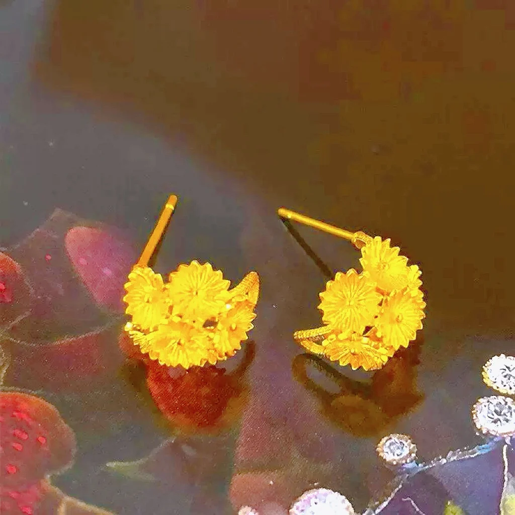 Exquisite Little Daisy Floral Fashion Earrings Women 24K Gold AU999 Advanced Texture Noble