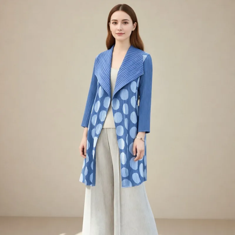 

Европа 2026 Новый плиссированный плащ Miyake, внешний плащ, женский пригородный кардиган с длинными рукавами и лацканами, повседневная куртка с баской