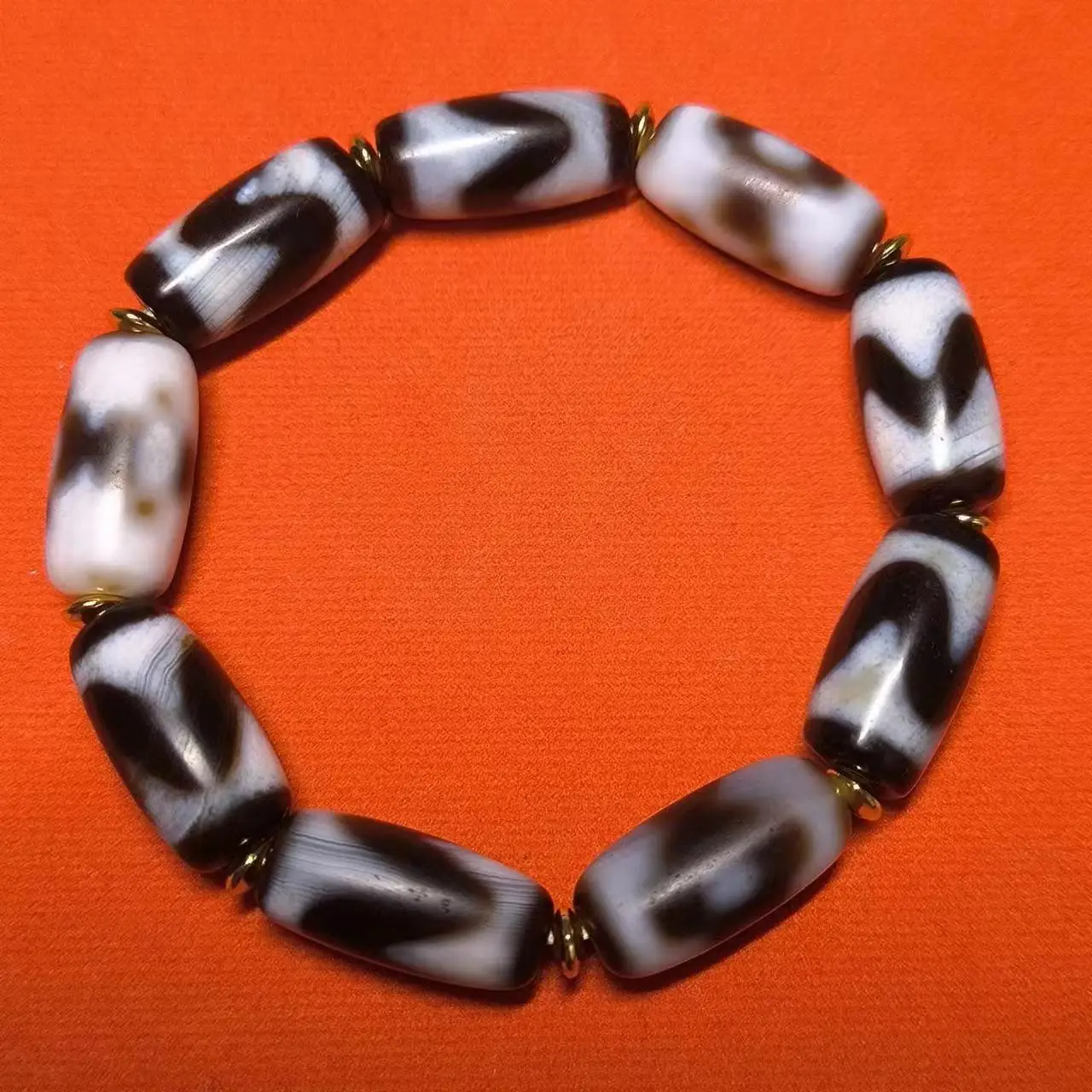 1pcs/lot natural/tiger tooth pattern/mandala three-eyed old agate dzi bracelet Black and white beads Permeation process 10x20mm