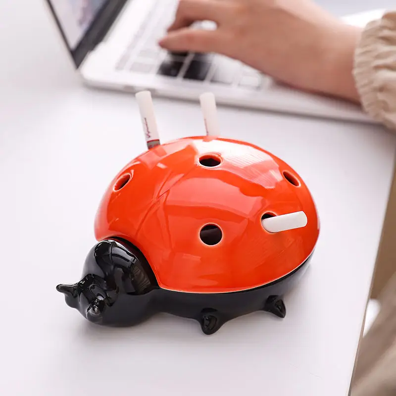 Creative Seven Star Ladybug Ceramic Ashtray Cartoon Animal Car Ashtray Simulation Beetle Landscape Decorations Birthday Gift Art