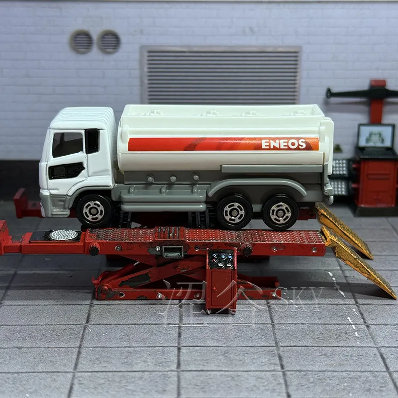 

Takara Tomy Tomica No.90 UD Trucks Quon Eneos Tank Truck 1:64 Alloy Diecast Metal Car Model Collection Toy Gift for Boys