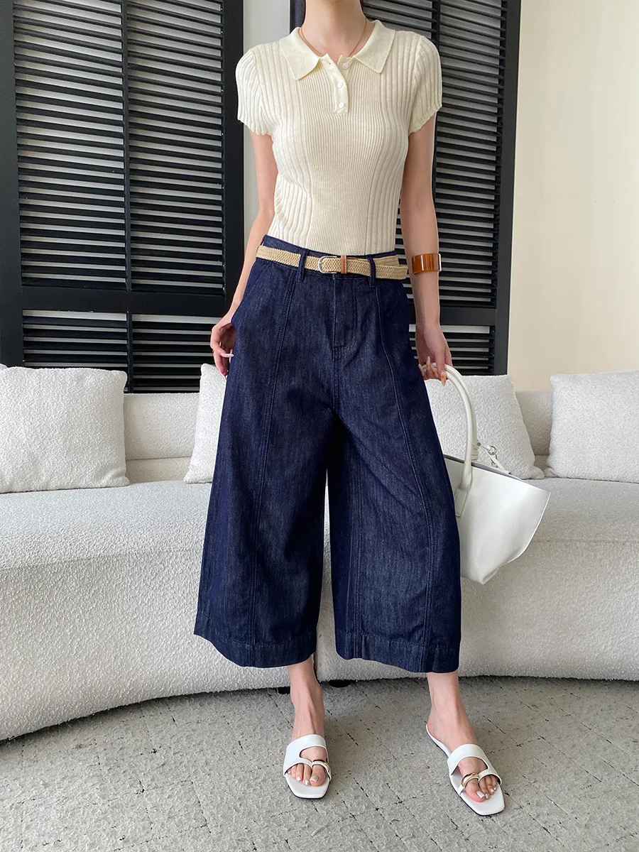 Sommerliche Damenjeans in unifarbenem Design mit hoher Taille, schlank machendem Schnitt und geradem, weitem Bein. – Detail 8