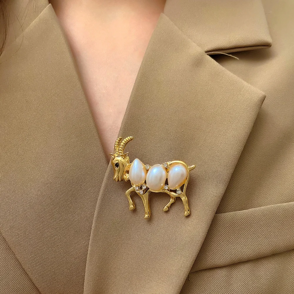 Zircon Goat Shape Brooches for Women\'s Clothing Fashion Pearl Rhinestone Goat Pin Jewelry Brooches Women Accessories Funny Gift